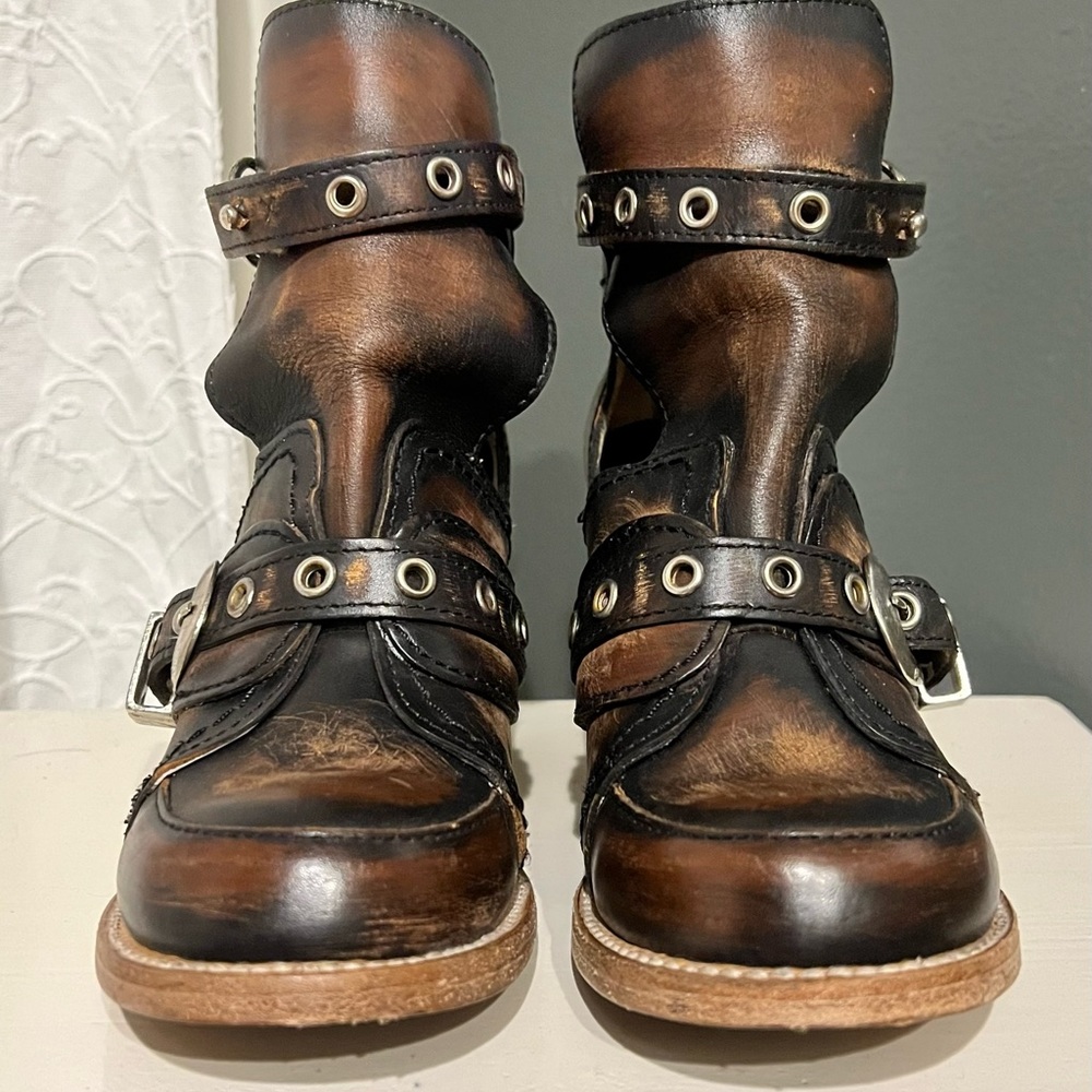 SOLD-Freebird Sonoma’s Distressed Black Sz 8